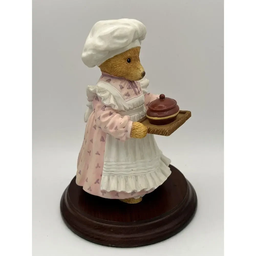 Upstairs Downstairs Bears, Dept. 56 figurine Mrs. Brumble excellent condition